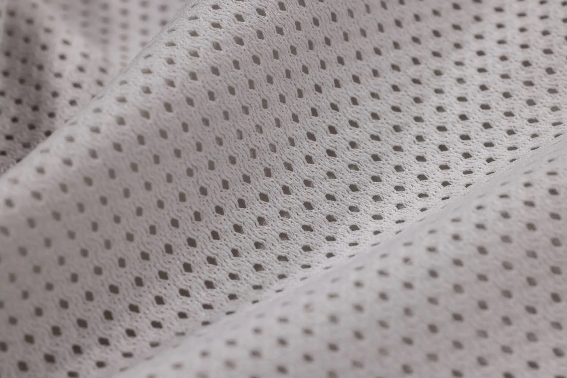 运动鞋与休闲帽搭配指南：重庆年轻人日常出行的潮流鞋帽选择思路