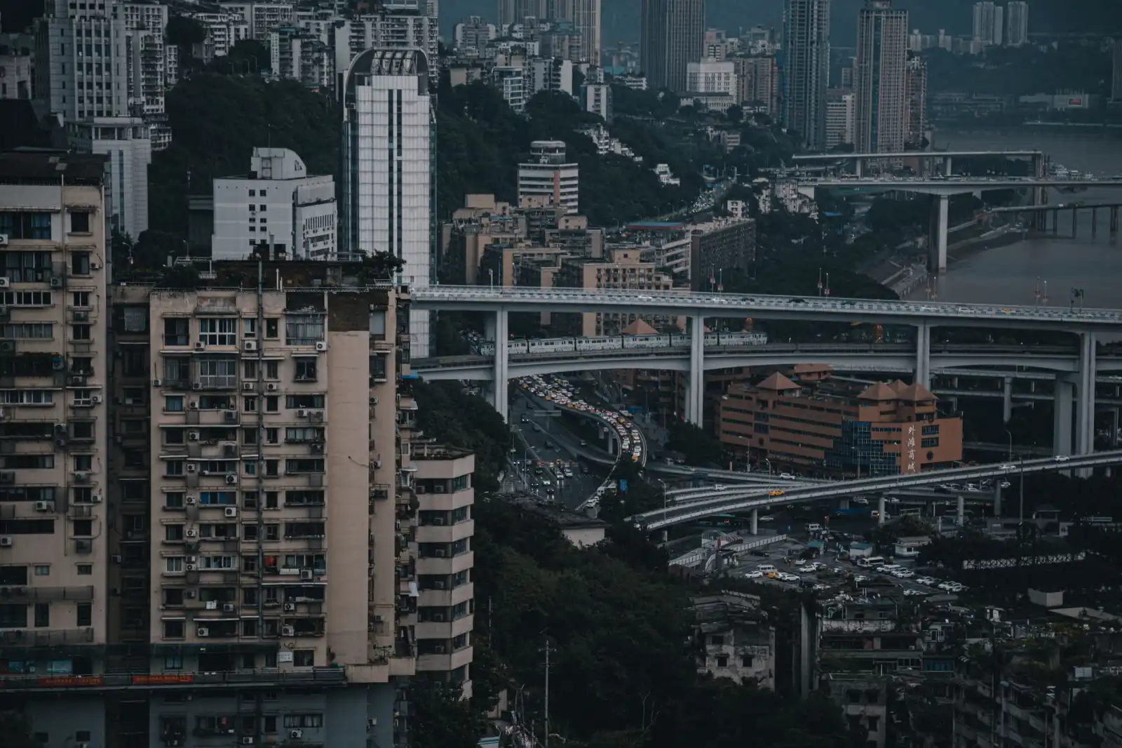 重庆年轻消费者鞋帽选购趋势：千娱音休闲帽设计调研报告