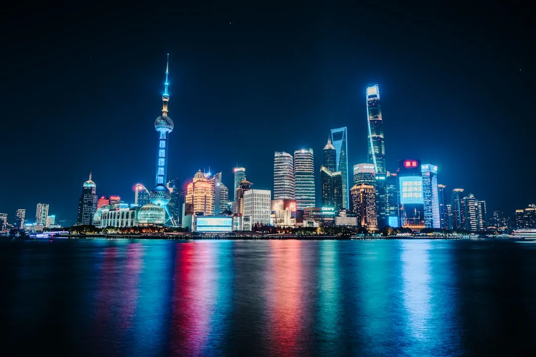 重庆夏季运动鞋选购指南：透气材质与时尚设计的平衡