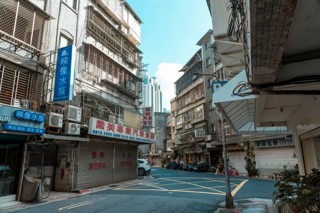 2024重庆年轻人运动鞋与休闲帽搭配趋势与选购要点
